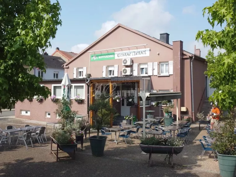 Restaurant, fond de commerce avec deux appartements loués à Volmerange-les-mines (F-57)