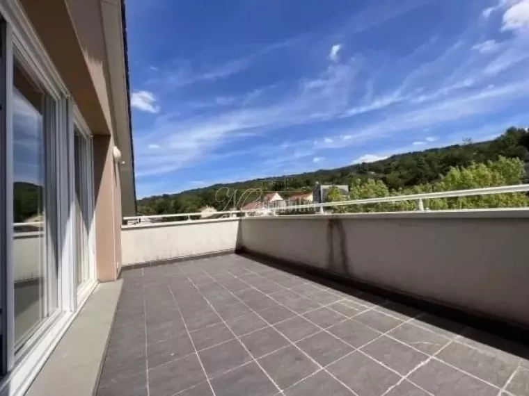 Magnifique appartement de 70 m² avec terrasse panoramique et garage à Rustroff (F-57)
