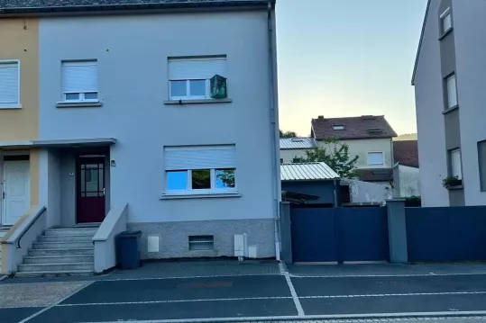 A DEBATTRE ? Maison mitoyenne 130 m² habitables avec garage 50 m² – Volmerange-les-Mines – Idéal frontière Luxembourg !