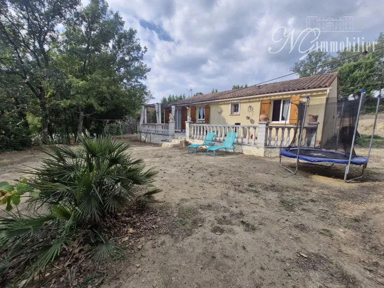 Maison de campagne avec bois de chênes
