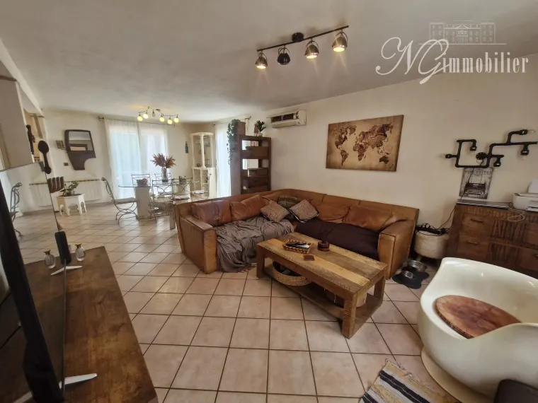 Maison de campagne avec bois de chênes