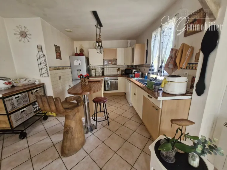 Maison de campagne avec bois de chênes