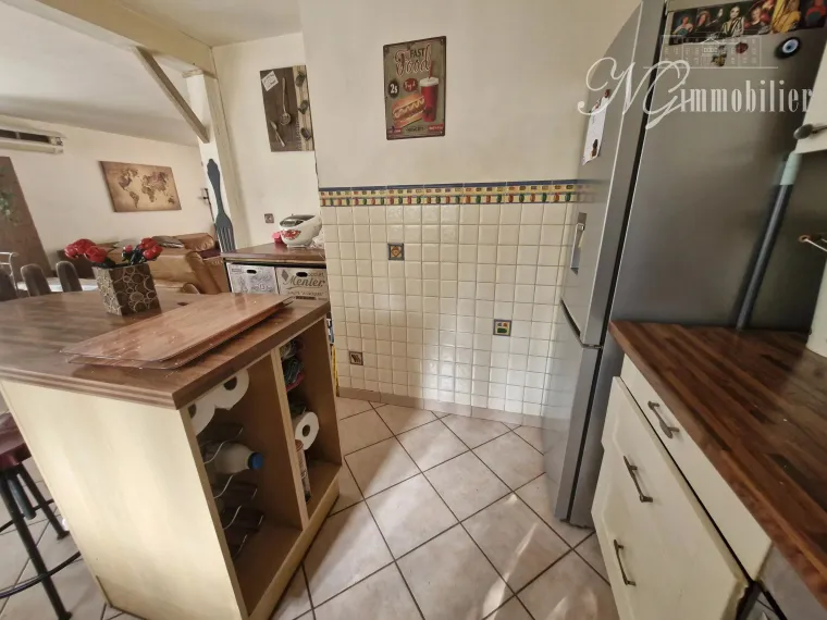 Maison de campagne avec bois de chênes