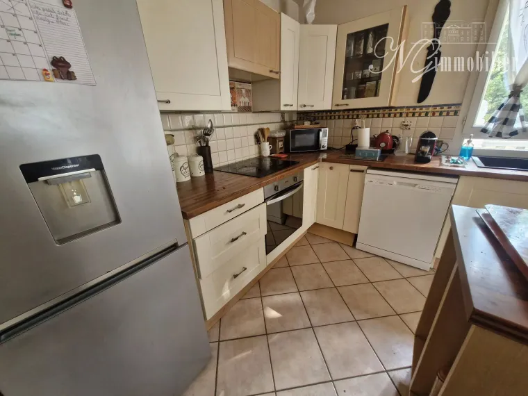 Maison de campagne avec bois de chênes