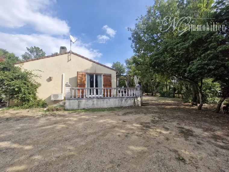 Maison de campagne avec bois de chênes