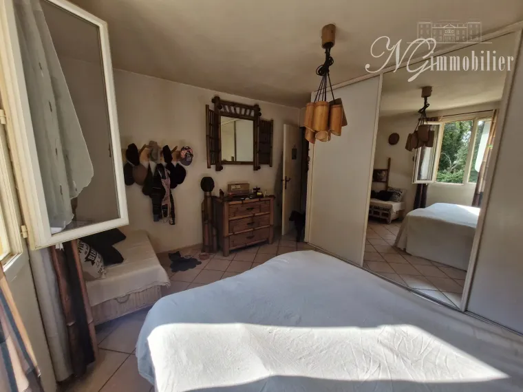 Maison de campagne avec bois de chênes