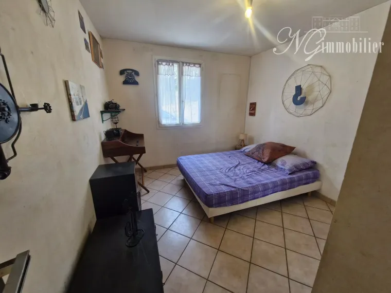 Maison de campagne avec bois de chênes