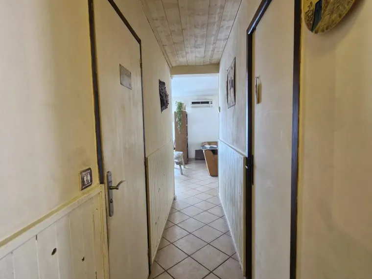 Maison de campagne avec bois de chênes