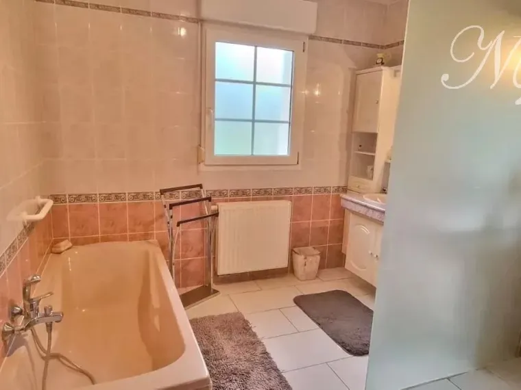 Illange – Élégant plain-pied de 115 m², 3 chambres, dans une impasse résidentielle prisée