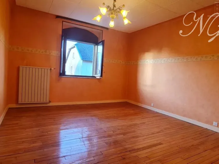 ANGEVILLERS – MAISON INDIVIDUELLE 145 m² – 3 CHAMBRES – GARAGE – GRENIER AMÉNAGEABLE – GRANGE ATTENANTE