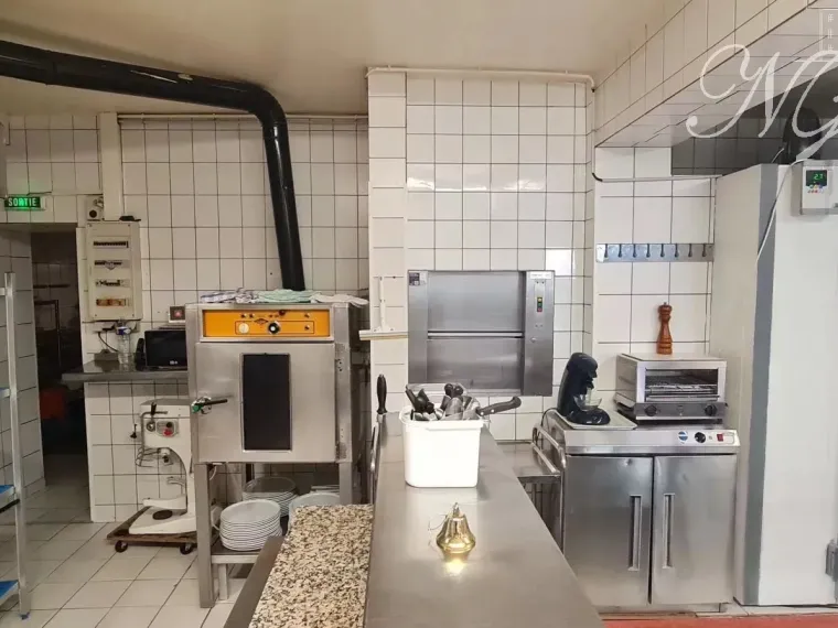 Restaurant + appartement à Ay- sur-moselle