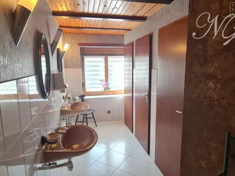 Restaurant + appartement à Ay- sur-moselle