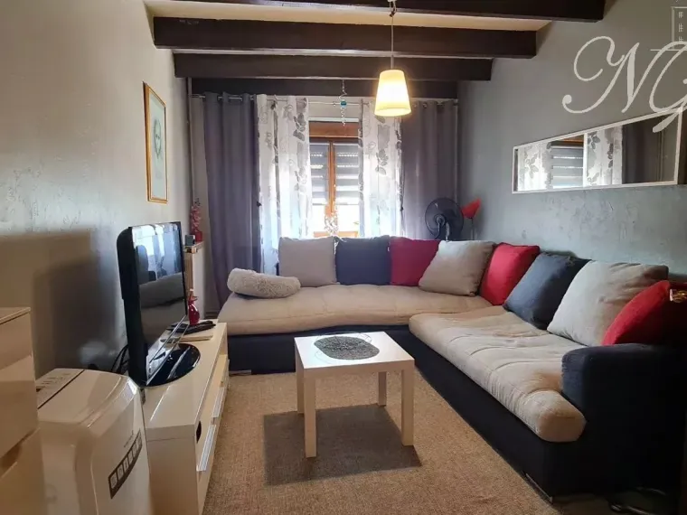 Restaurant + appartement à Ay- sur-moselle