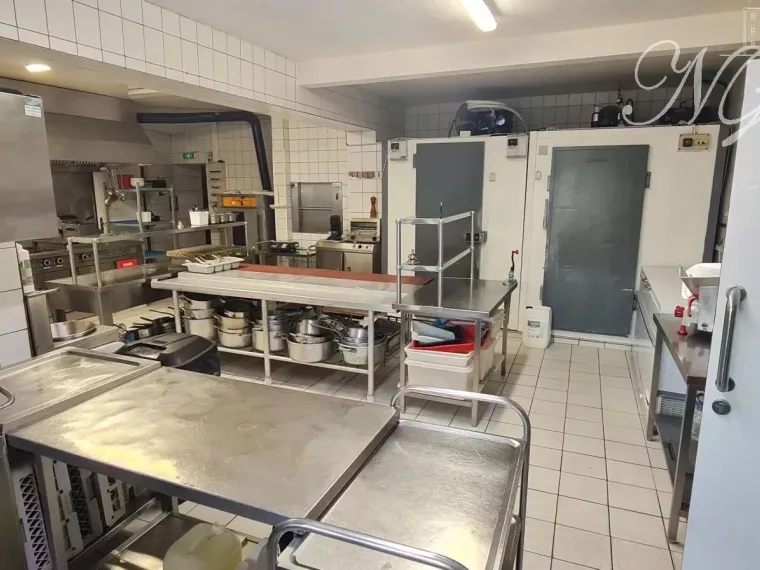 Restaurant + appartement à Ay- sur-moselle