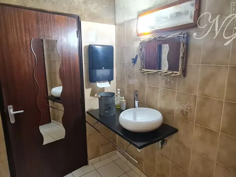 Restaurant + appartement à Ay- sur-moselle