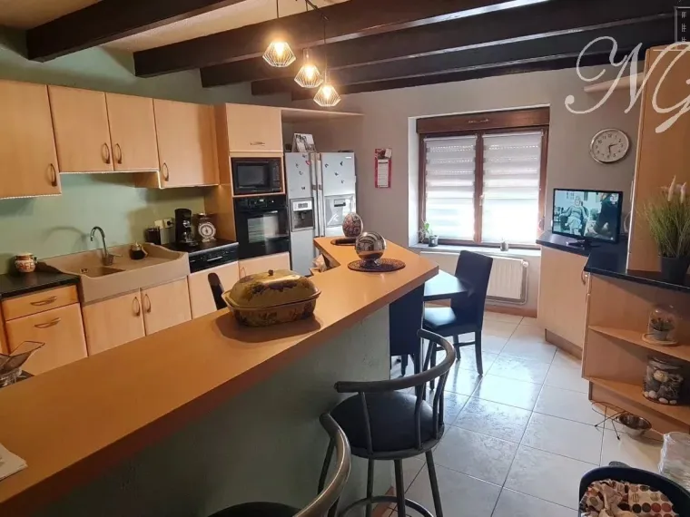 Restaurant + appartement à Ay- sur-moselle