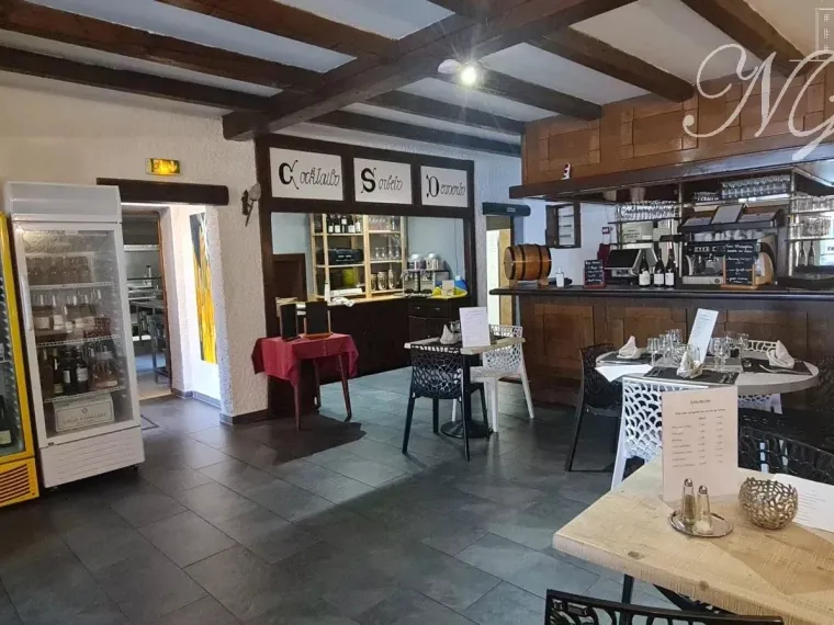 Restaurant + appartement à Ay- sur-moselle