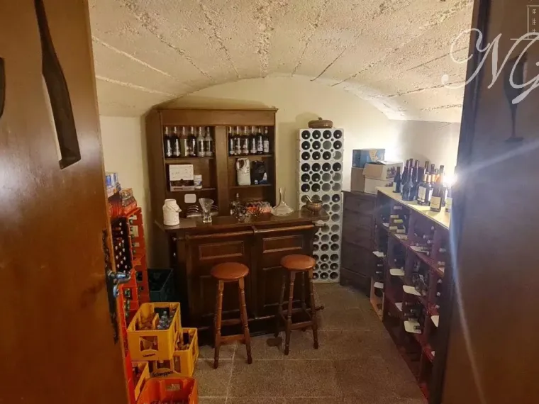 Restaurant + appartement à Ay- sur-moselle