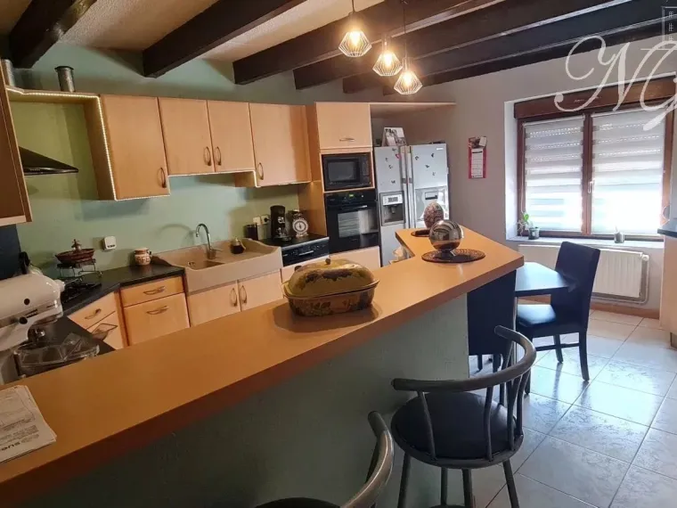 Restaurant + appartement à Ay- sur-moselle