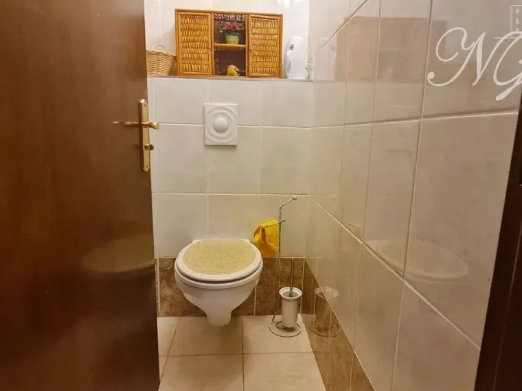 Restaurant + appartement à Ay- sur-moselle