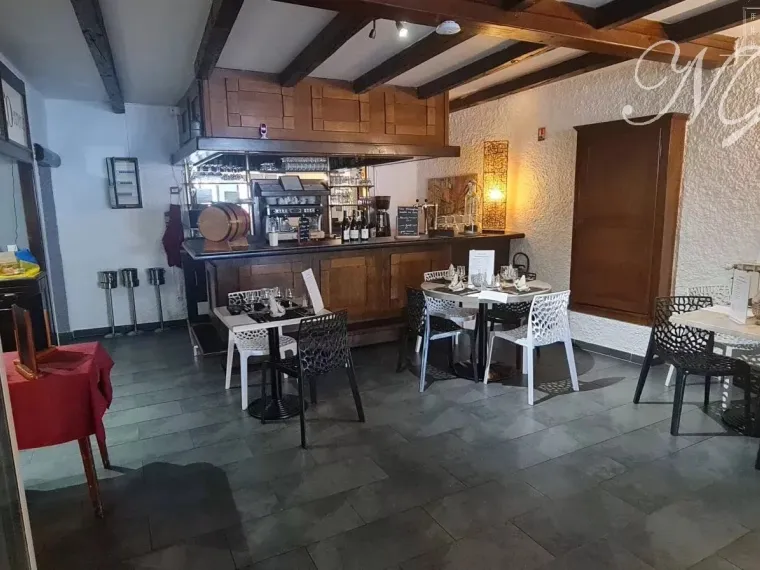 Restaurant + appartement à Ay- sur-moselle