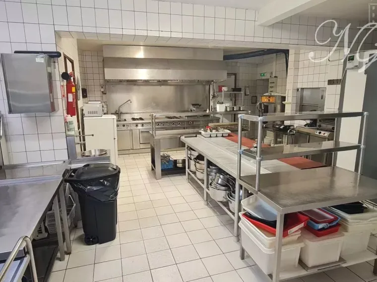 Restaurant + appartement à Ay- sur-moselle