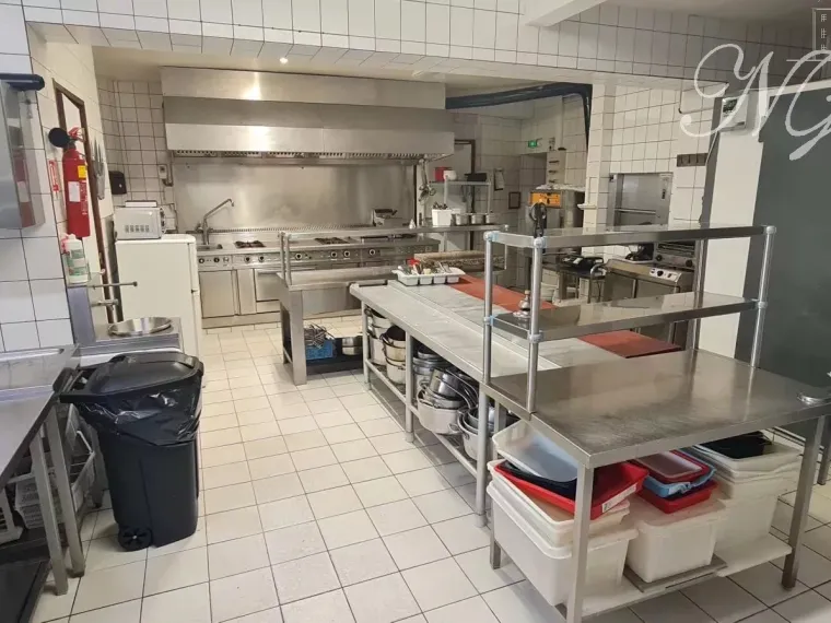 Restaurant + appartement à Ay- sur-moselle