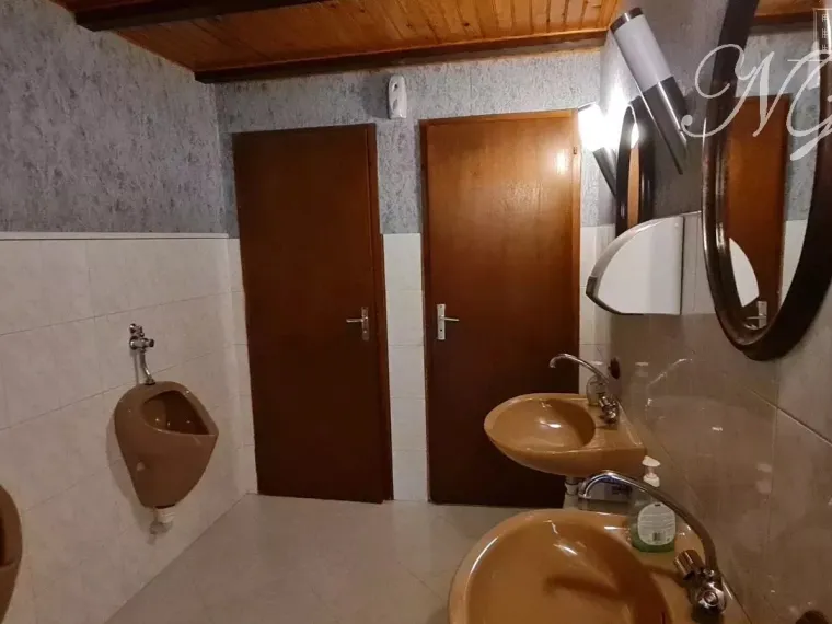 Restaurant + appartement à Ay- sur-moselle