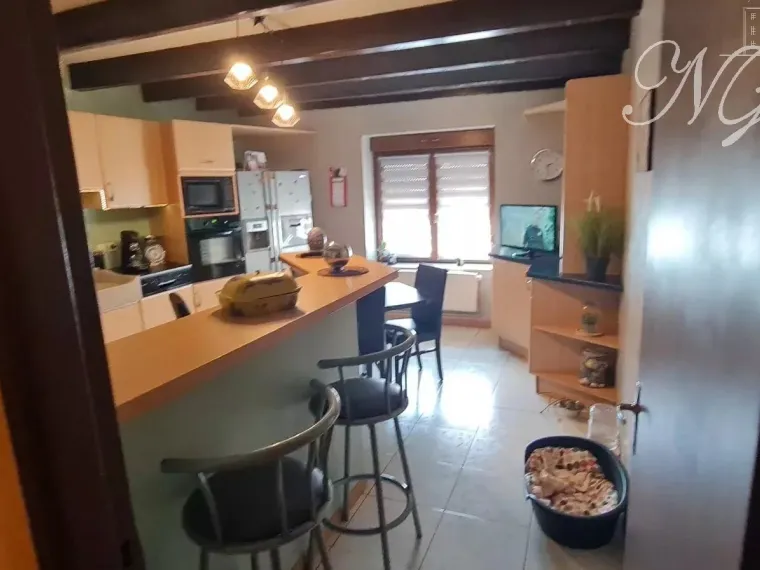 Restaurant + appartement à Ay- sur-moselle