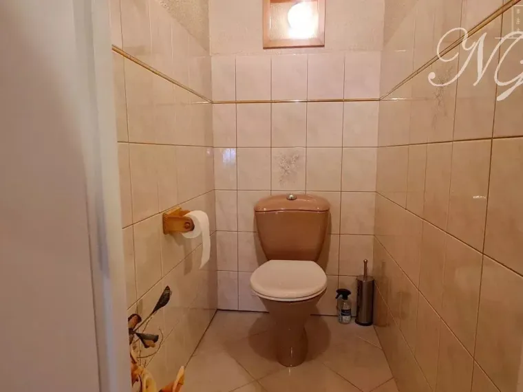 Restaurant + appartement à Ay- sur-moselle