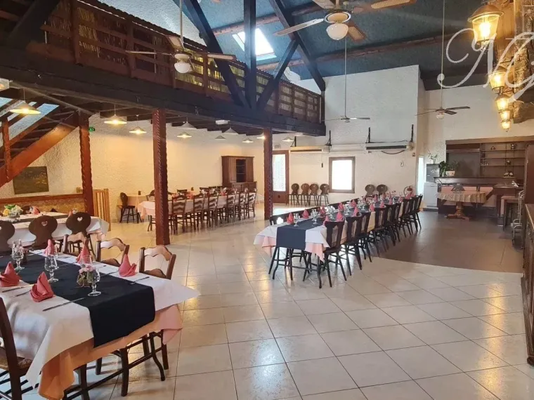 Restaurant + appartement à Ay- sur-moselle