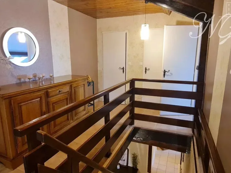 Restaurant + appartement à Ay- sur-moselle