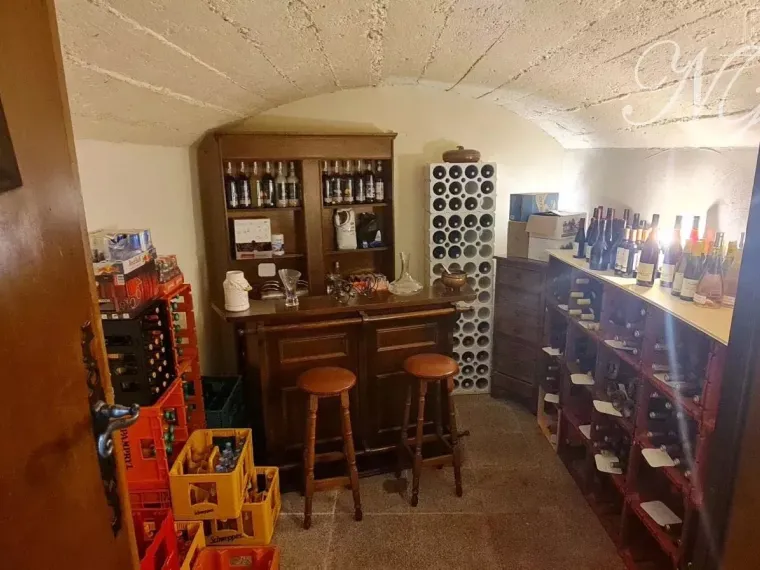 Restaurant + appartement à Ay- sur-moselle