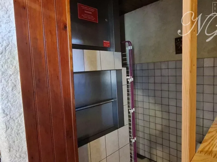 Restaurant + appartement à Ay- sur-moselle