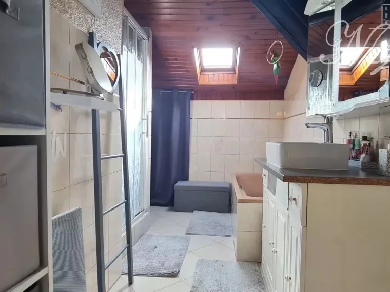 Restaurant + appartement à Ay- sur-moselle