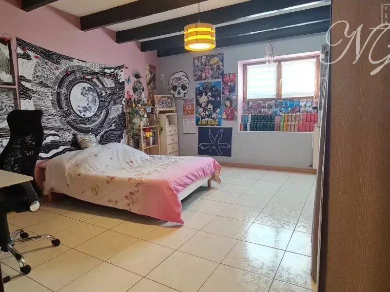 Restaurant + appartement à Ay- sur-moselle