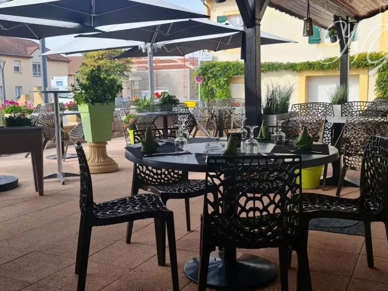 Restaurant + appartement à Ay- sur-moselle