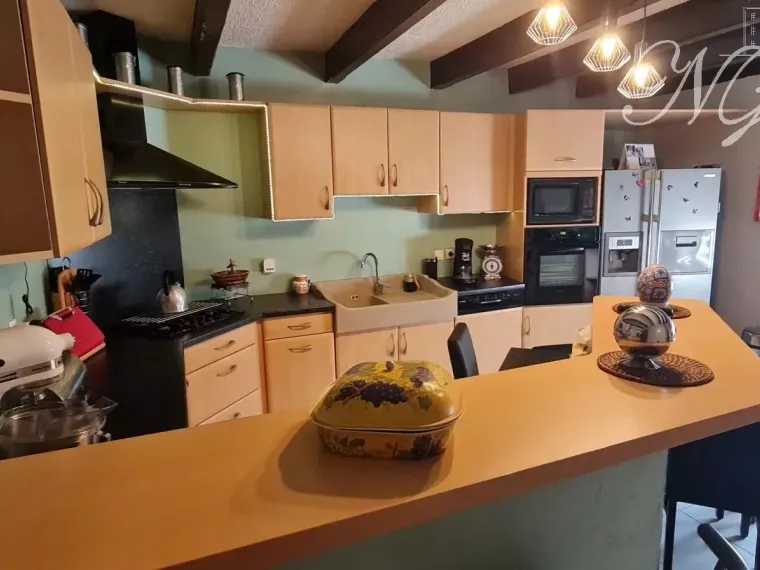 Restaurant + appartement à Ay- sur-moselle