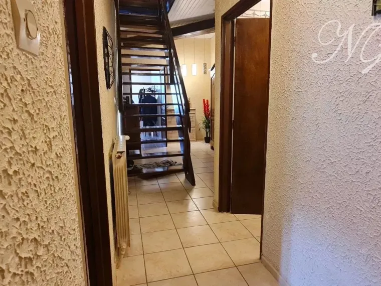 Restaurant + appartement à Ay- sur-moselle