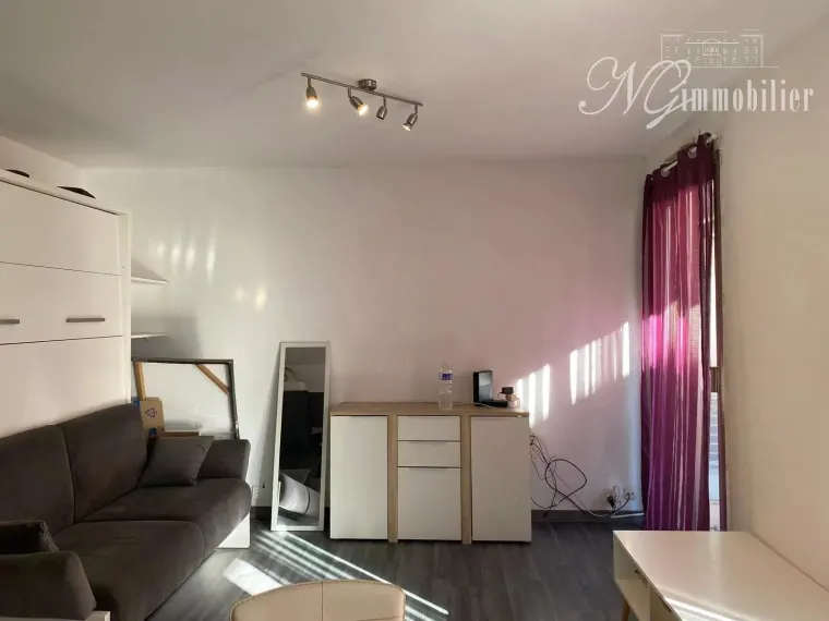 À VENDRE – Studio avec balcon et parking à Cannes