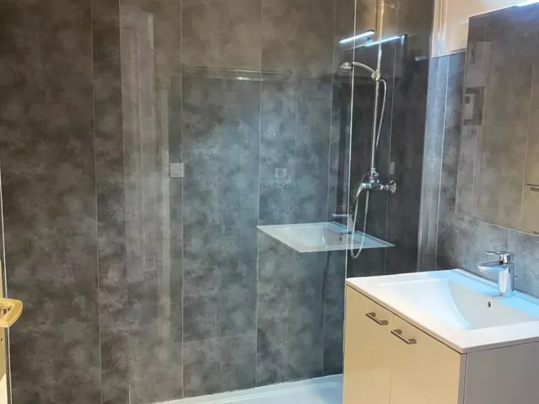 À VENDRE – Studio avec balcon et parking à Cannes