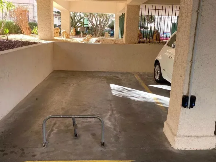 À VENDRE – Studio avec balcon et parking à Cannes