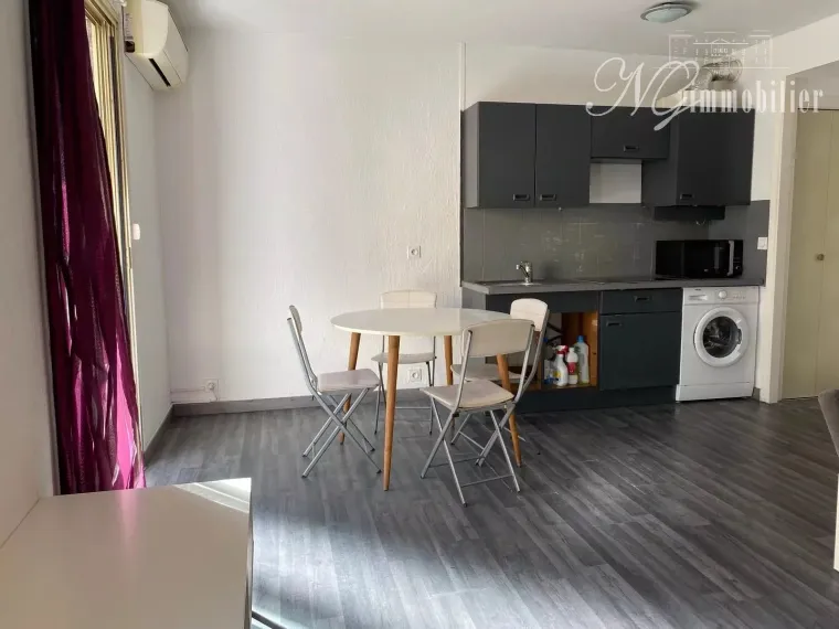 À VENDRE – Studio avec balcon et parking à Cannes