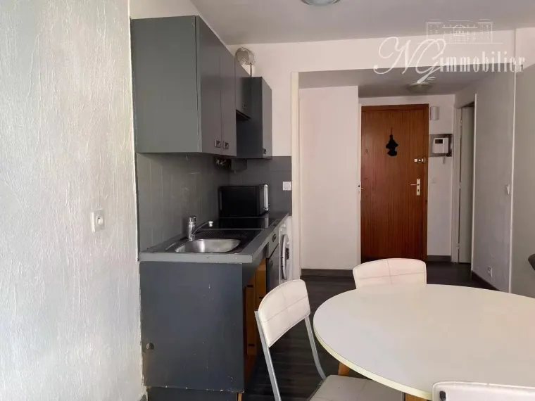 À VENDRE – Studio avec balcon et parking à Cannes