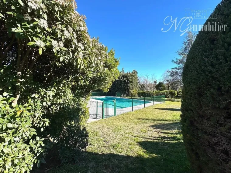 À VENDRE – Charmante maison mitoyenne à Grasse ?