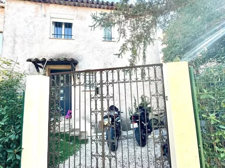 À VENDRE – Charmante maison mitoyenne à Grasse ?