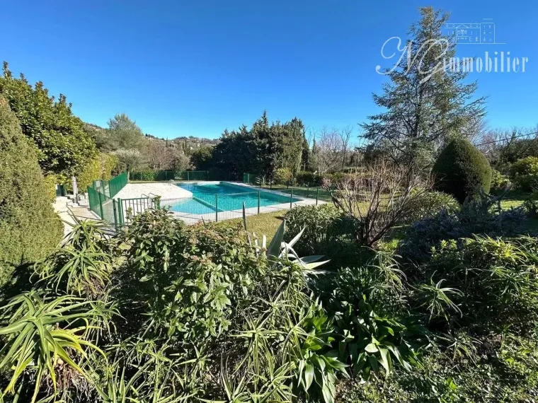 À VENDRE – Charmante maison mitoyenne à Grasse ?