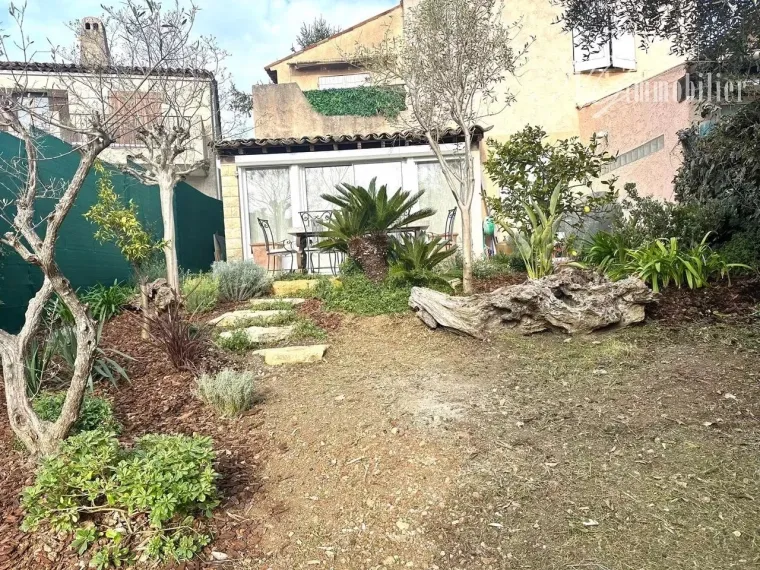 À VENDRE – Charmante maison mitoyenne à Grasse ?