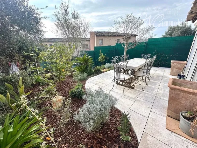 À VENDRE – Charmante maison mitoyenne à Grasse ?