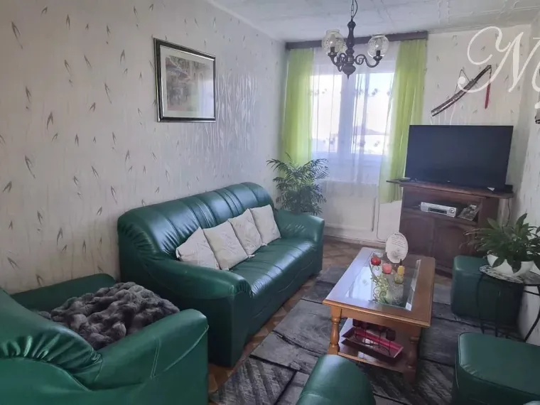 Maison mitoyenne de 137 m² total avec 4 chambres et garage à Guénange (F-57)